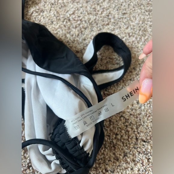 Bikini - Picture 5 of 5